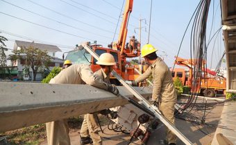 MEA ระดมทีมกว่า 200 ชีวิต เร่งกู้คืนระบบไฟฟ้าและเปิดเส้นทางย่านบางปู