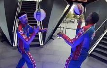 โชว์ชู้ตบาสในอาคารทรงรังผึ้งที่สหรัฐฯ