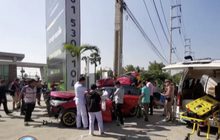 นาทีชีวิต ช่วยหนุ่มติดเก๋งหลุดโค้ง