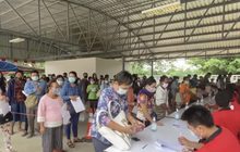 ผู้ค้าสลากฯรายย่อยประท้วง หลังเจอยี่ปั๊วกวาดซื้อลอตเตอรี่ราคาถูก