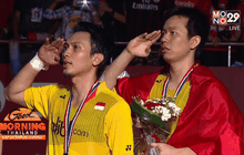 มือ 1 ชาย-หญิงควงแขนคว้าแชมป์ขนไก่โลก