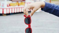 เคล็ดลับ เลือกแว่นตา ให้เข้ากับเบ้าหน้า แถมมีสไตล์เสริมลุคให้ตัวเองแบบไม่เอาท์