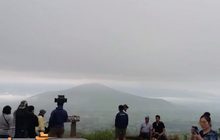 นักท่องเที่ยวชมวิว สัมผัสอากาศหนาว “ภูเขาไฟฟูจิเมืองเลย”