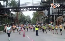 นักวิ่งร่วมตะลุย Dino Run 2018 ที่สวนนงนุช