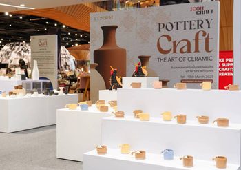 ไอคอนคราฟต์ จัดแคมเปญ “POTTERY CRAFT – THE ART OF CERAMIC” เผยเสน่ห์หัตถศิลป์ไทยร่วมสมัยผ่าน 6 แบรนด์เซรามิกไทย พร้อมให้คนรักเครื่องปั้นและงานคราฟต์เลือกชมเลือกซื้อผลงานสุดสร้างสรรค์
