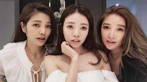 หน้าเด็กกันทั้งบ้าน! คุณแม่วัย 63 เซลฟ์ฟี่โชว์หน้าสวย พร้อมลูกสาววัยหลักสี่