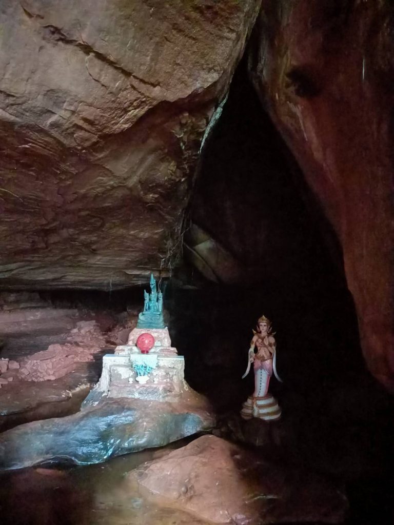 ถ้ำนาคี