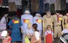 เลือกซื้อชุดนักเรียนเตรียมเปิดเทอม