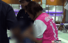 ชาวบ้านพลาดถูกเครื่องบดไก่บดนิ้ว