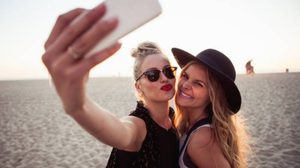 ผลสำรวจชี้ชัด! รูปเซลฟี ที่สวยสุด จะเป็นรูปที่ 6 เสมอ