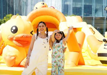 “น้องเกล” ควง “แม่ชม” ฉลองวันเด็กสุดแฮปปี้ในอาณาจักรเป็ดเหลืองริมเจ้าพระยากับ “The Iconic Children’s Playground 2026: Funtastic Playland” ที่ไอคอนสยาม