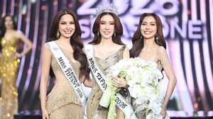 โมเมนต์หยุดโลก บุ๊ค ธีรชยา คอลัมนิสต์สาว สะบัดปากกามาคว้ามง Miss Tiffany 2026