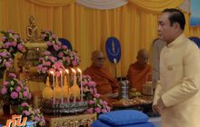 นายกฯ นำ ครม.-ขรก. ทำบุญตักบาตร วันพ่อแห่งชาติ
