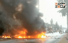 รถตู้เฉี่ยว จยย.พลิกคว่ำไฟลุกย่างสด 4 ศพ