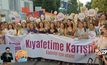 สาวตุรกีเรียกร้องสิทธิการแต่งกาย