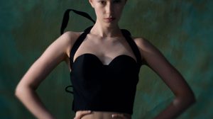 VICKTEERUT (วิคธีร์รัฐ) เผยโฉมคอลเลคชั่นพรีฟอล 2025 ภายใต้ชื่อ “Diet Cake”