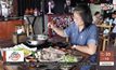 ชาวพิษณุโลก แห่พิสูจน์ก๋วยเตี๋ยวเรือหม้อใหญ่