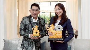 อ.คฑา ชินบัญชร ชวนสัมผัสบ้านเดี่ยวสุดหรูพร้อมมอบสิทธิพิเศษ ให้ทุกการจองบ้านกับ “ร่มเย็น อิฟินิตี้” รับสิทธิ์ดูฮวงจุ้ย-ฤกษ์ขึ้นบ้านใหม่ฟรี!