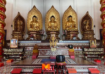 สักการะพระพุทธรูปจีน ถือศีลกินเจ วัดถาวรวราราม หาดใหญ่