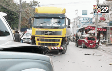 อุบัติเหตุรถพ่วงชนสนั่น กลางเมืองน่าน บาดเจ็บ 7 คน