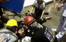 นั่งร้านจัดงานเมืองทองถล่มคนงานเจ็บ 4 คน