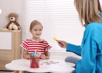 ที่สอนภาษาอังกฤษเด็ก 3 ขวบที่ไหนดี มั่นใจด้านการสอน สังคมดี เด็กเรียนสนุก!