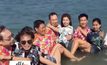ประเพณีอุ้มสาวลงน้ำ หนึ่งเดียวในโลก
