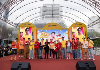 “BUS” ขึ้นแท่นพรีเซนเตอร์บนซองขนม“โปเต้ ปาปริก้า คอนเน่” เสิร์ฟกิจกรรม‘กรอบ อร่อย สนุกไปด้วยกัน POPACORN EVERYDAY’สุดฟิน!