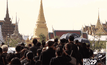 ประชาชนรอสักการะพระบรมศพ ท่ามกลางอากาศร้อนจัด