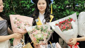 ช่อดอกไม้รับปริญญา