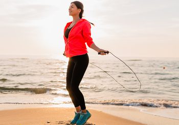 5 ประโยชน์ของการ กระโดดเชือก เต็มไปด้วยข้อดี ทั้งสุขภาพกายและใจ