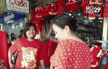 ตรุษจีนเสื้อสีแดงยอดขายตก