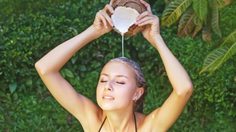 เคล็ดลับ ลดผมร่วง เร่งผมยาวเร็ว บำรุงรากผมดกดำเงางาม ด้วยน้ำกะทิ