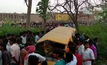 รถโรงเรียนชนรถไฟในอินเดีย เด็กตาย 13