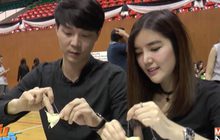 นักแสดงโมโนฯ ร่วมทำดอกไม้จันทน์ ถวายในหลวง ร.9