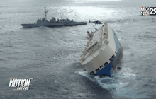 เรือสินค้ายังคงคว่ำอยู่นอกชายฝั่งฝรั่งเศส