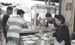 เศรษฐีนีเมืองชุมพร เหมาข้าวมันไก่ เลี้ยงชาวบ้าน