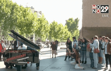 การแสดงเปียโนคลาสสิกบนถนนในสเปน