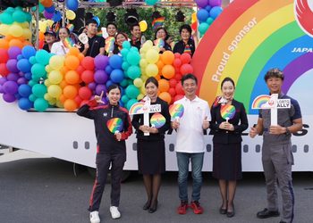 เจแปนแอร์ไลน์ ร่วมแสดงพลังแห่งความเท่าเทียมทางเพศในไทย ยกขบวนพาเหรดสร้างสีสันถนนสีรุ้งในงาน LOVE PRIDE PARADE 2024 ครั้งแรกสุดยิ่งใหญ่