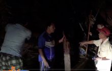 พายุฝนพัดต้นไม้ล้มทับบ้านเรือนประชาชนเสียหาย