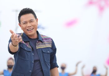 แกรมมี่ส่งอัลบั้มเต็ม “มนต์แคน แก่นคูน” “มาเด้อฝันเอย”ขอบคุณแฟนๆ พร้อมสถิติใหม่ มีเพลงดังเกิน 100 ล้านวิวถึง 11 เพลง มากที่สุดในประเทศไทย