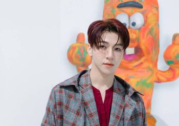 อัคนี่ แกลเลอรี่ เปิดตัวอย่างเป็นทางการแล้วพร้อมนิทรรศการ “แสงที่ส่องผ่านหน้าต่าง 15 บาน” (Light Through 15 Windows) บทสนทนาทางวัฒนรรมที่รวบรวมศิลปินระดับโลกจากฝั่งตะวันตกและศิลปินฝั่งตะวันออก