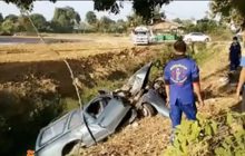 กระบะตกคูน้ำเสียชีวิต 1 คน จ.กาญจนบุรี