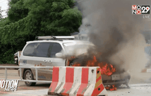 เพลิงไหม้รถยนต์ติดแก๊สกลางสี่แยก จ.สกลนคร