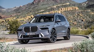 BMW X7 รูปลักษณ์ใหม่ทั้งภายนอก – ภายใน พร้อมขุมพลัง mild-hybrid รุ่นใหม่