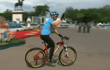 สมเด็จพระบรมฯ ทรงนำขบวน Bike for Mom