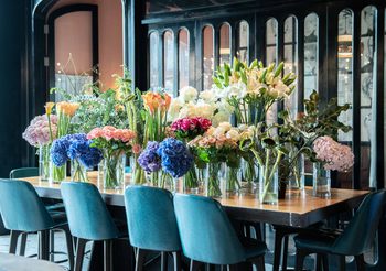 Another Hound Café และ Greyhound Café พร้อมต้อนรับเทศกาลวันแม่ด้วยดอกไม้นานาชนิด ตลอดทั้งเดือนสิงหาคม