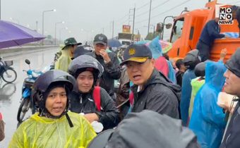 “นายกฯ” ลงหาดใหญ่รอบ 3 ลุยน้ำท่วมเยี่ยมผู้ประสบภัย-มอบเสบียงช่วยเหลือ