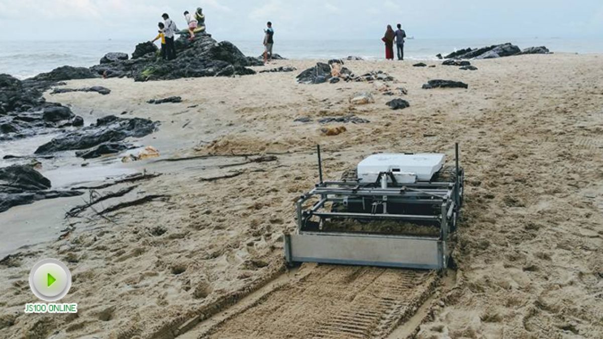 หุ่นยนต์เก็บขยะริมชายหาด (13-11-60)