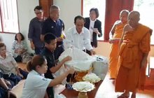 ​ญาตินำเถ้ากระดูก “น.ต.สมาน” ลอยอังคารแม่น้ำชี